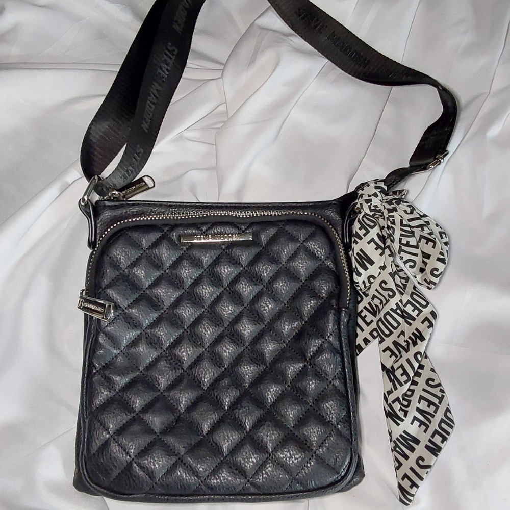Steve Madden‎ Women's Black Quilted Shoulder Bag/Crossbody Purse With Scarf